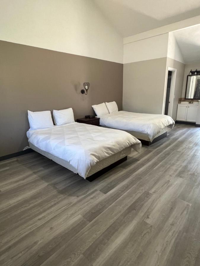 Captain'S Lodge Motel กลอสเตอร์ ภายนอก รูปภาพ