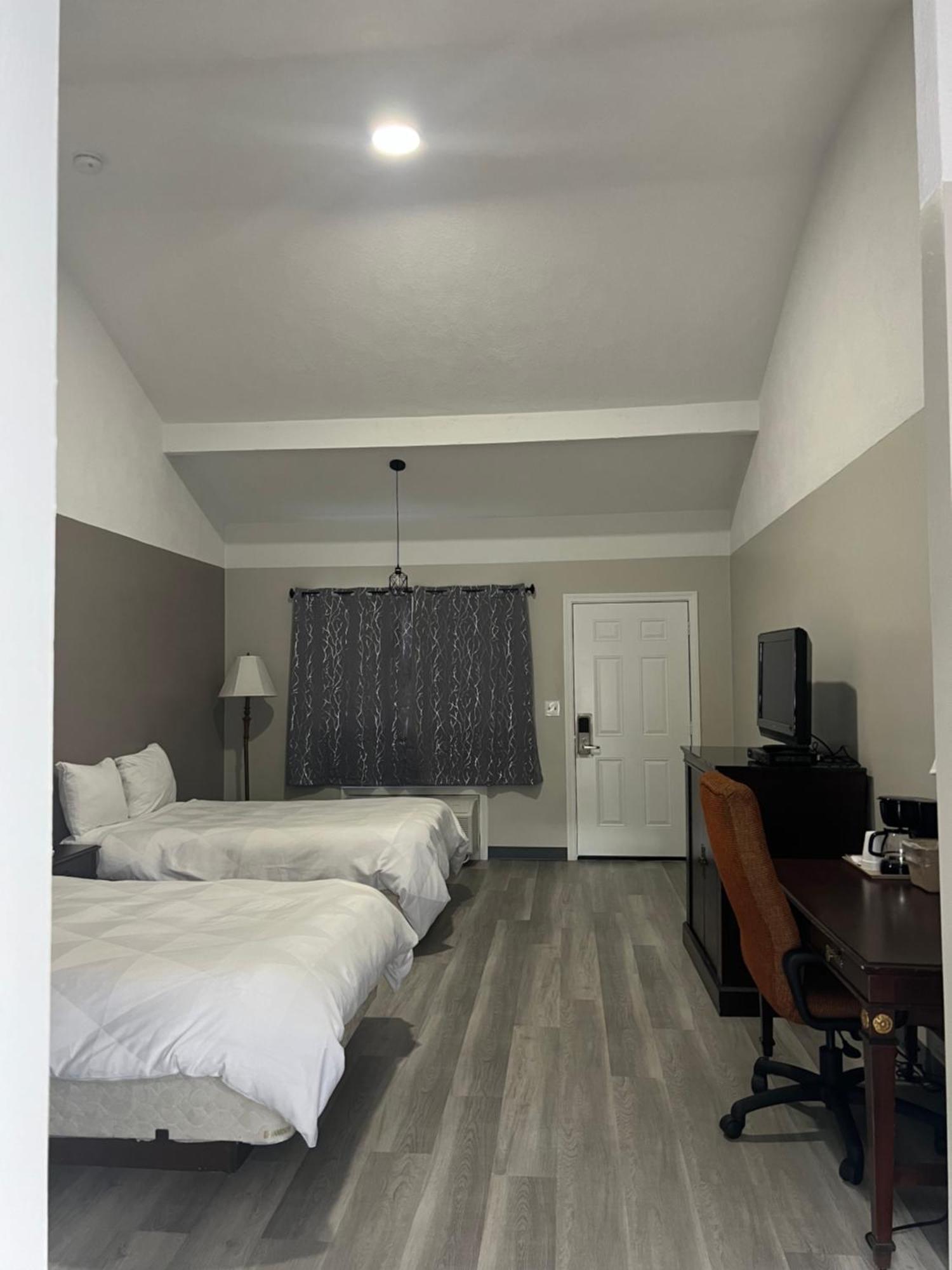 Captain'S Lodge Motel กลอสเตอร์ ภายนอก รูปภาพ